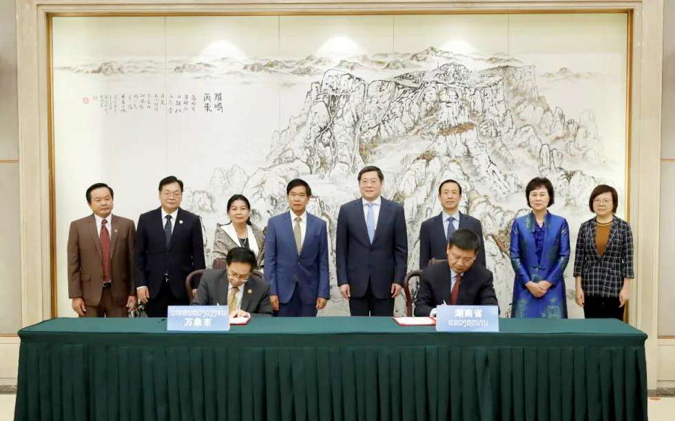 金沙检测线路js69环境向老挝万象捐赠7台环卫设备，助力“一带一路”建设